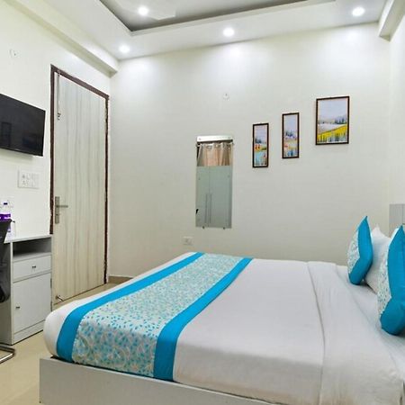 Hotel The Vertigo By Boom Rooms Noida Dış mekan fotoğraf