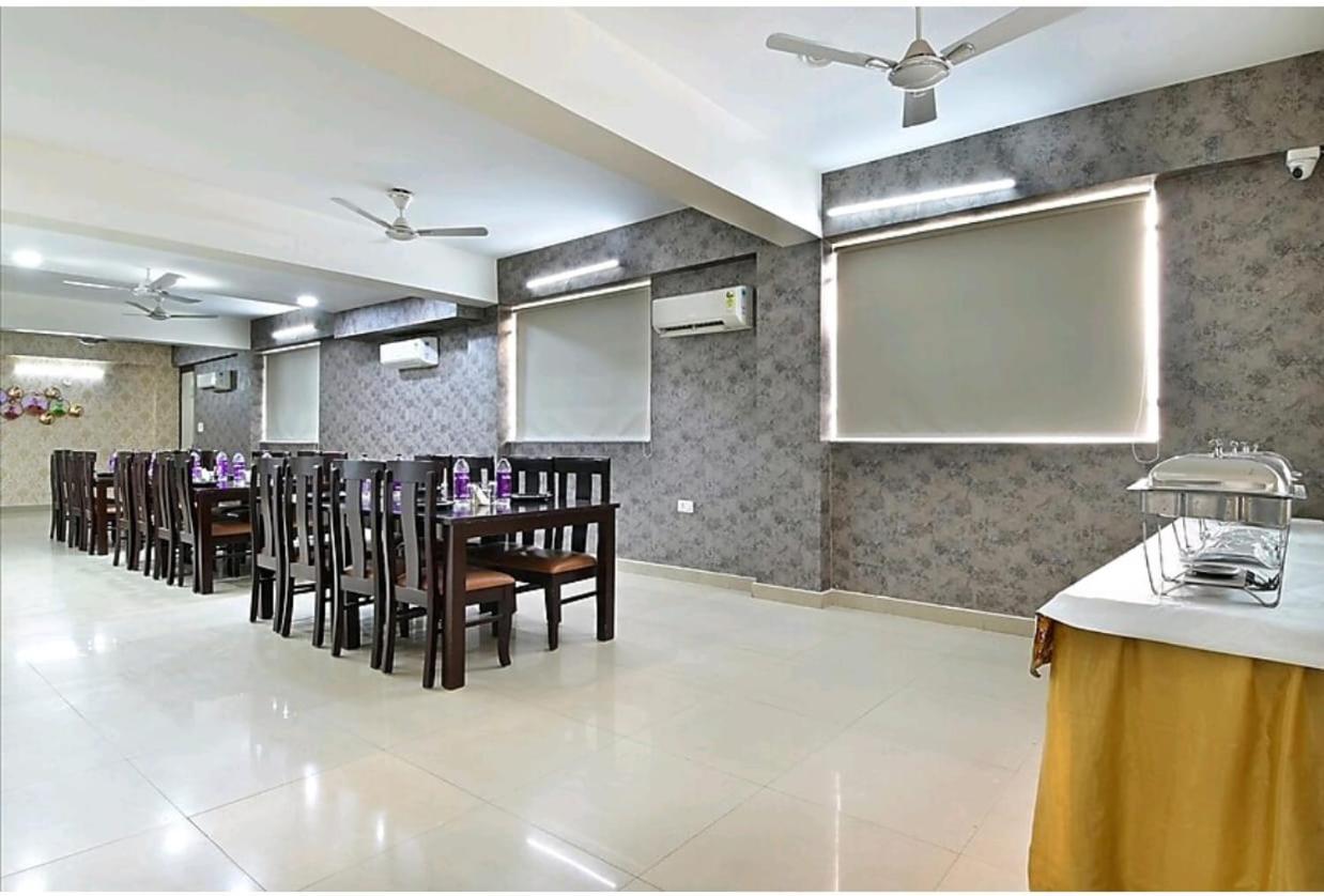 Hotel The Vertigo By Boom Rooms Noida Dış mekan fotoğraf