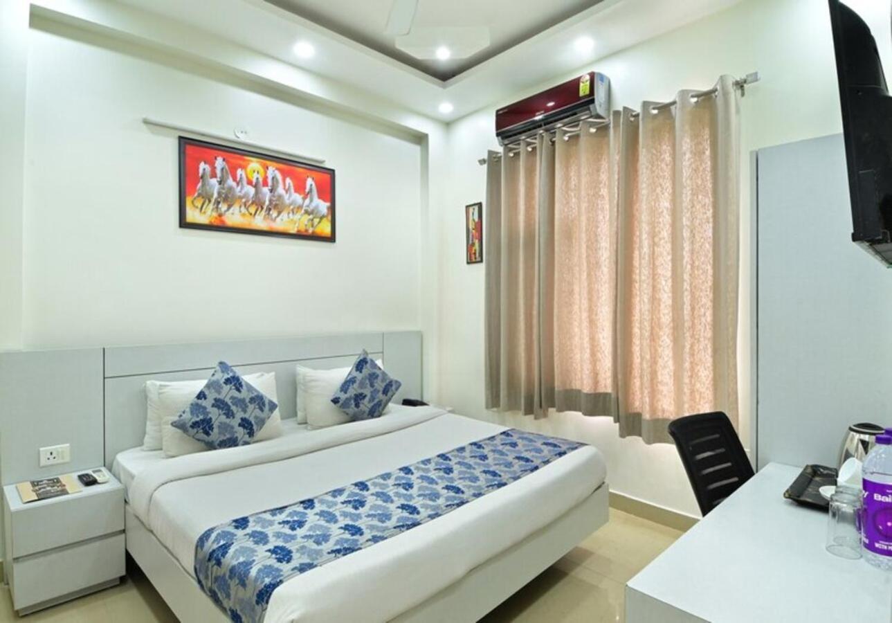 Hotel The Vertigo By Boom Rooms Noida Dış mekan fotoğraf