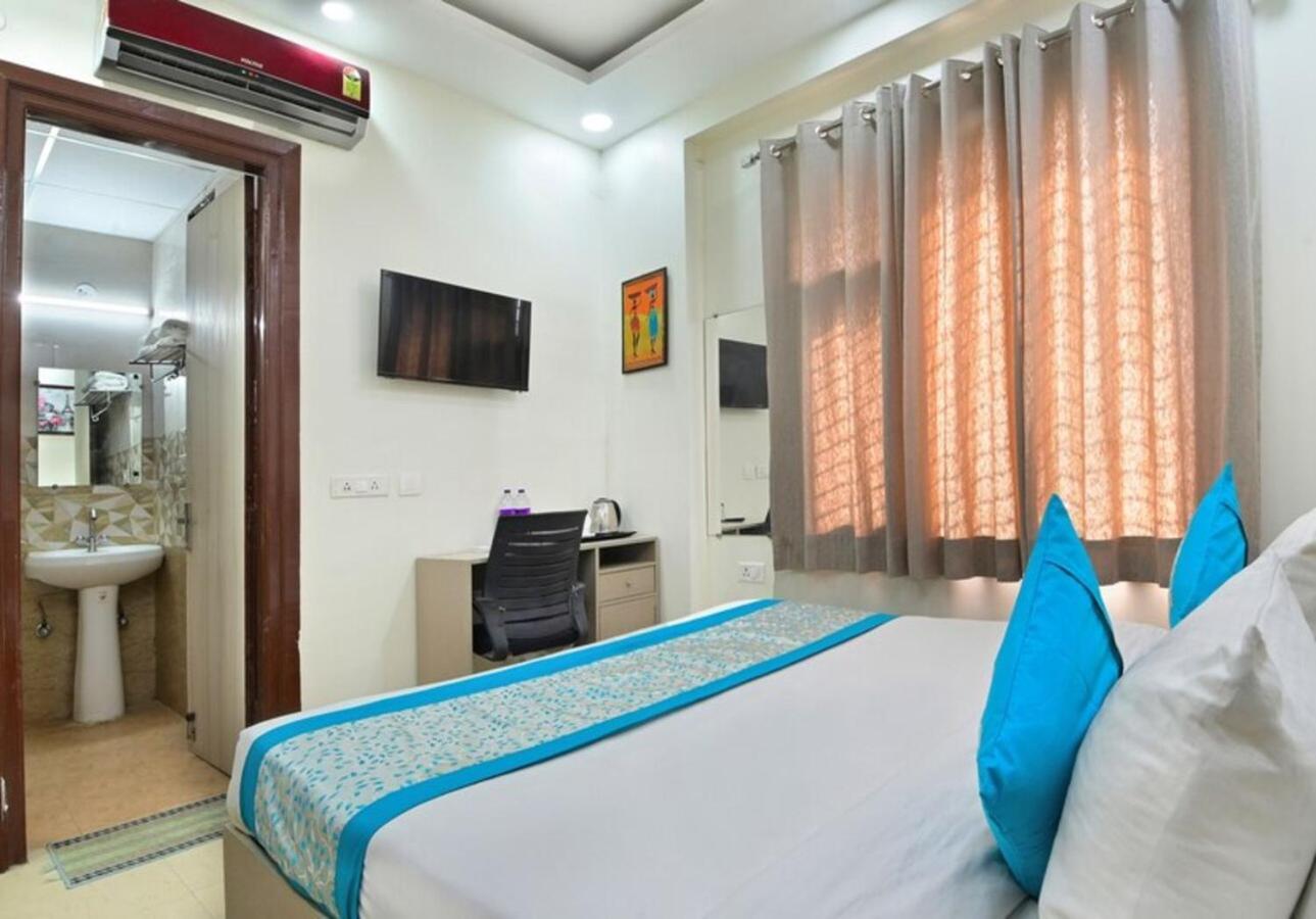 Hotel The Vertigo By Boom Rooms Noida Dış mekan fotoğraf